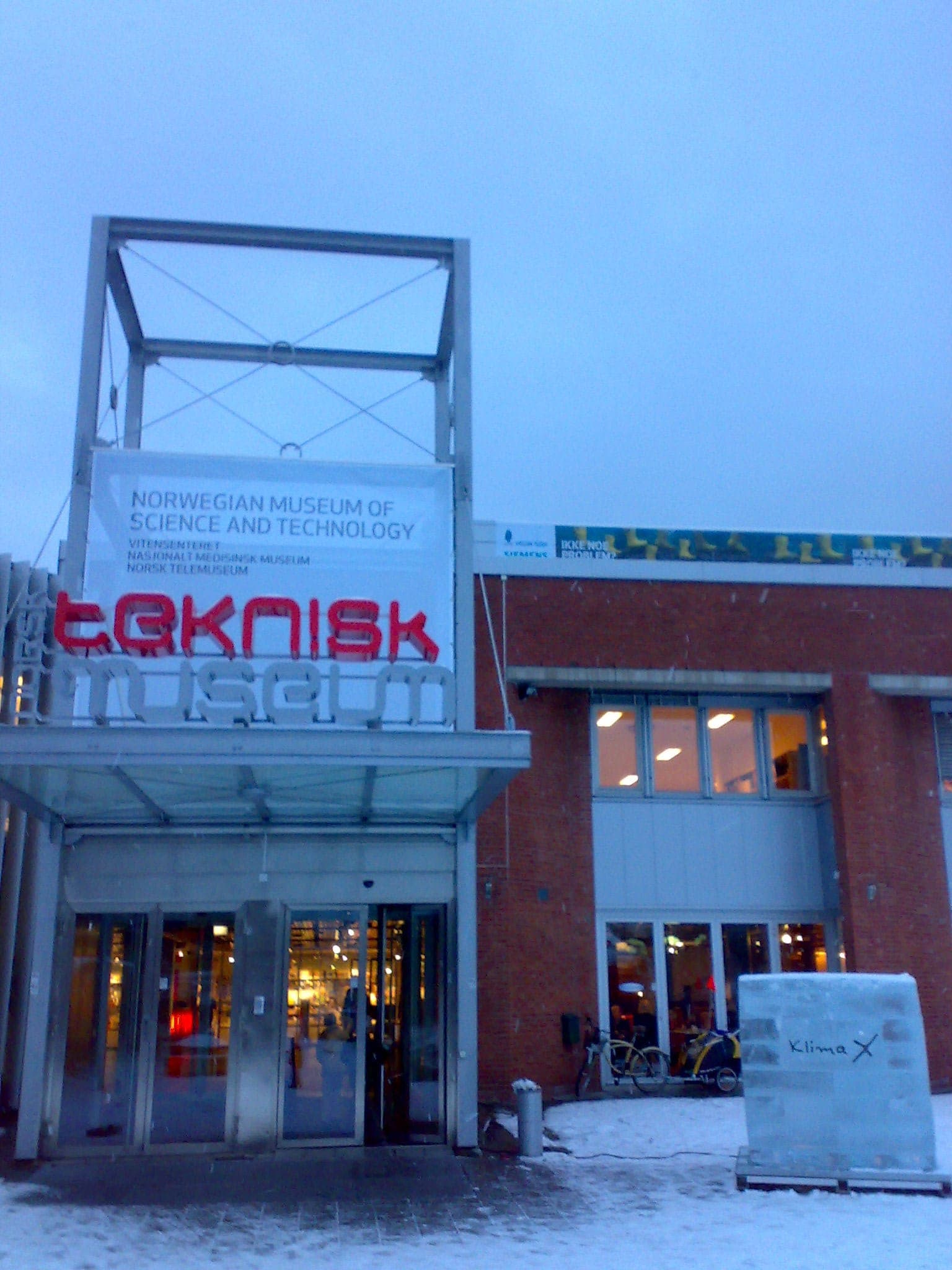Red Teknisk museum letters and banner over the entrance